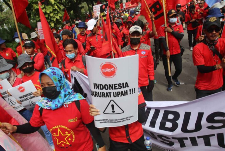 3,000 pekerja Indonesia protes tuntut kenaikan gaji minimum