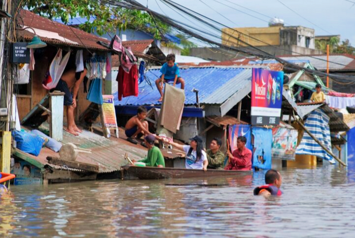Ribut Tropika Trami tenggelamkan bandar Manila
