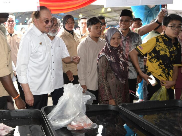Anwar tidak peduli disindir tidak ambil gaji, guna perkataan ketimbang