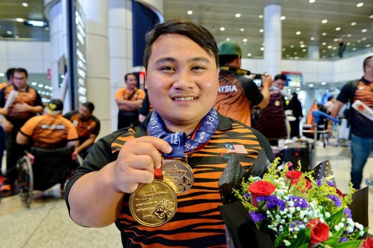 ‘Gold’ atau Gol?