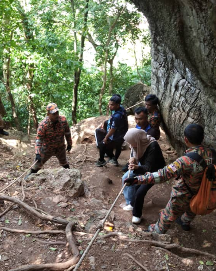 Tiga gadis sesat mendaki Bukit Kodiang