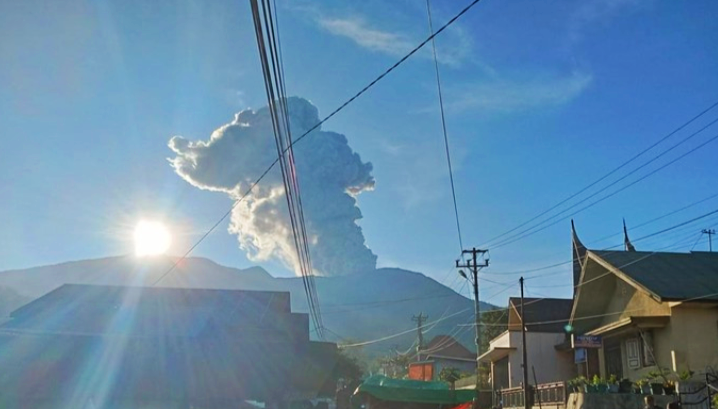 Gunung Marapi meletus lagi, penduduk diminta berwaspada