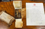 Potongan kek perkahwinan Ratu Elizabeth dilelong RM12,499