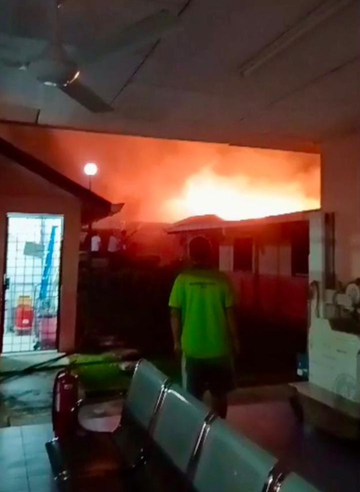 Bangunan stor farmasi Hospital Papar terbakar
