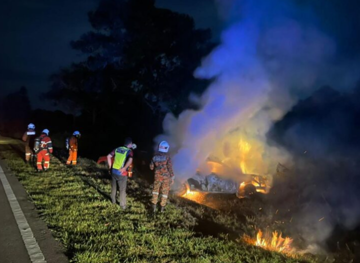 Porsche terbakar kemalangan dengan Perodua Kancil