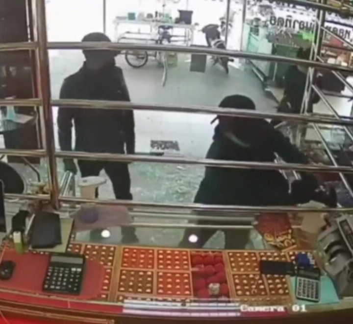 Tiada kes tembakan, rompakan kedai emas
