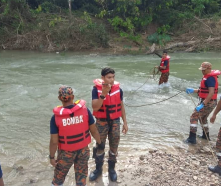 Wanita dikhuatiri lemas ketika mandi sungai