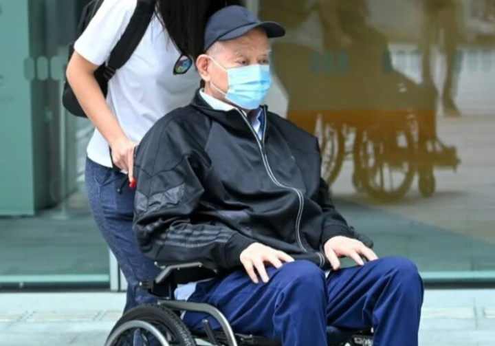 Taikun minyak Singapura terlibat kes penipuan dipenjara 17 tahun
