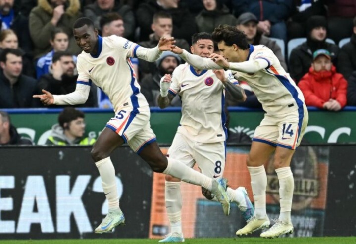 Chelsea benam Leicester 2-1