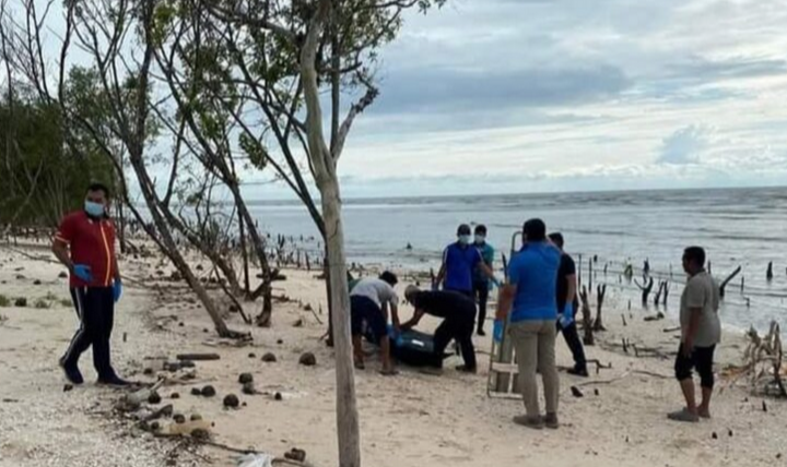 Mayat lelaki berseluar dalam tepi pantai
