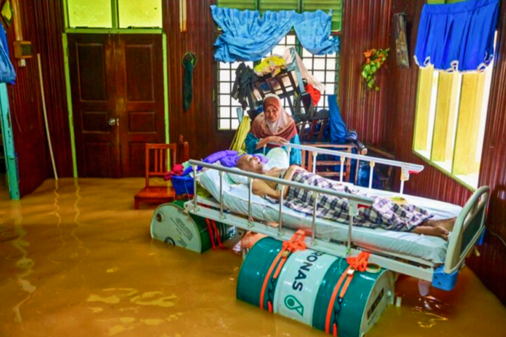 Banjir: 100,000 terjejas