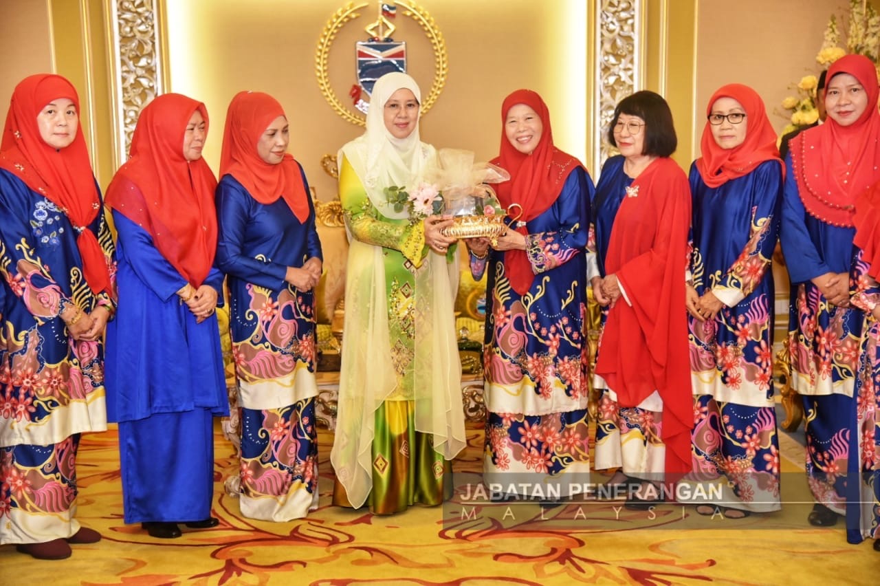 Perkasa wanita muda pelapis masa hadapan - Azizah