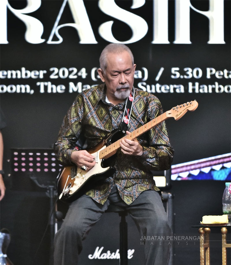 Petikan gitar Tun Juhar buat penonton teruja