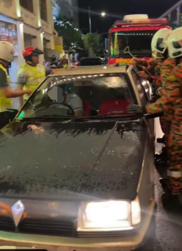 Pemandu maki polis selepas tersedar ditahan