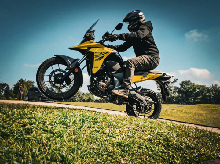 Suzuki V-Strom 250SX – Macam pelesit tanah!