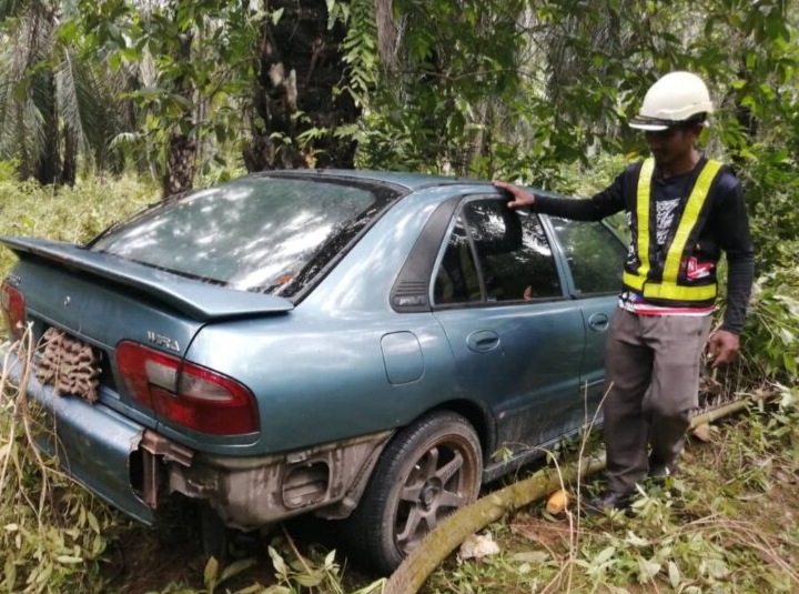 Pemandu traktor muncul wira, gadai nyawa selamatkan 3 sekeluarga