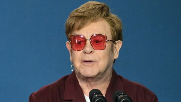 Penglihatan Elton John masih terjejas selepas jangkitan
