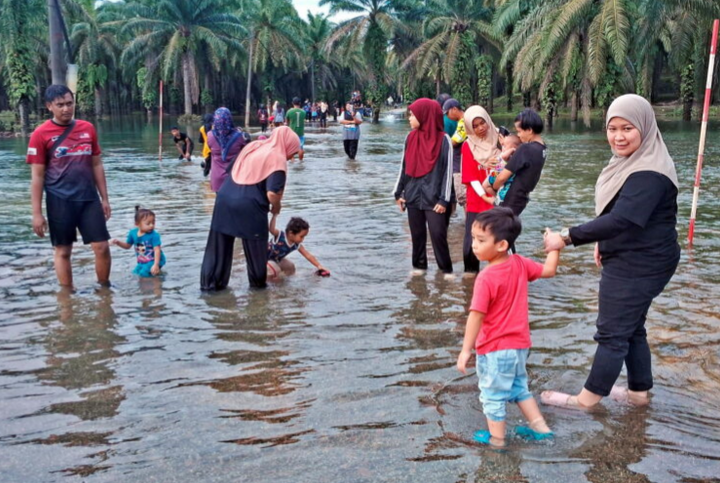 Air banjir sejernih kristal jadi tarikan