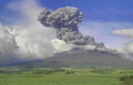 Gunung berapi Kanlaon di Filipina meletus