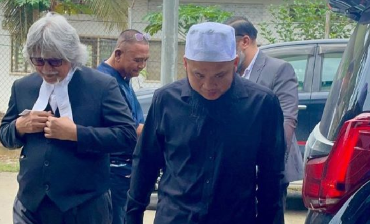 Saya tidak relakan Ebit WhatsApp lucah pada saya – Pengadu