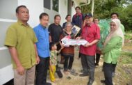 Hari Natal sinar bahagia penerima Rumah SMJ