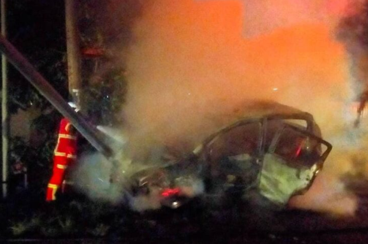 Kereta terbakar, lelaki terselamat daripada maut