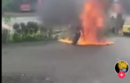 Bakar motosikal tak puas hati kenderaan ditarik