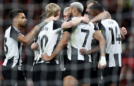 Newcastle tambah derita Man United