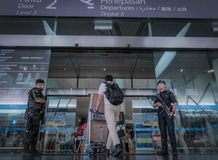 Sistem pelepasan imigresen guna kod QR di 40 lorong khas KLIA