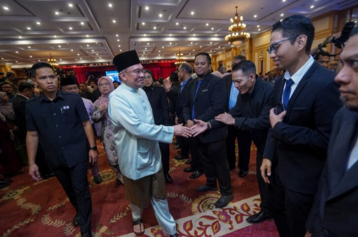 Pegawai awam muda diberi latihan – PM