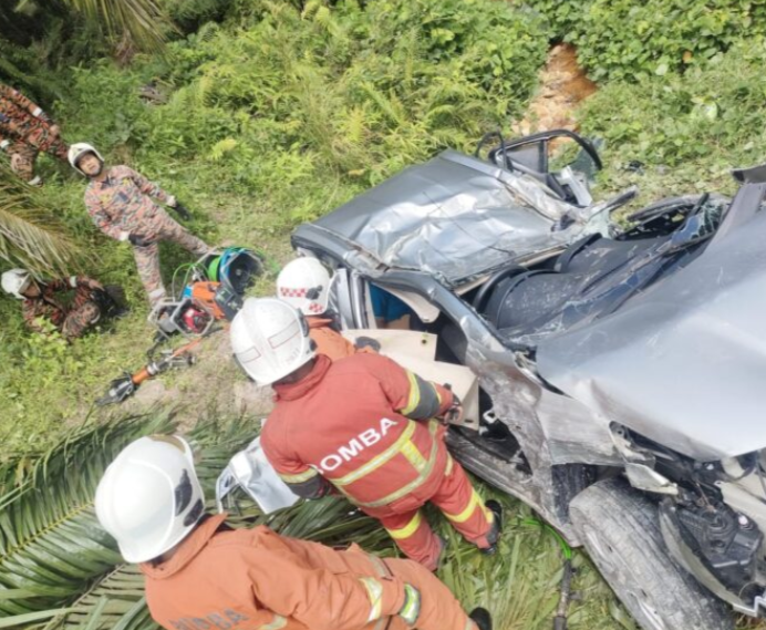 Dua wanita maut, dua parah kereta terbabas masuk gaung