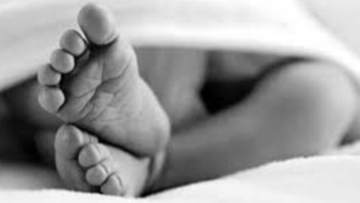 Mayat wanita ditemukan peluk jasad bayi tepi jalan