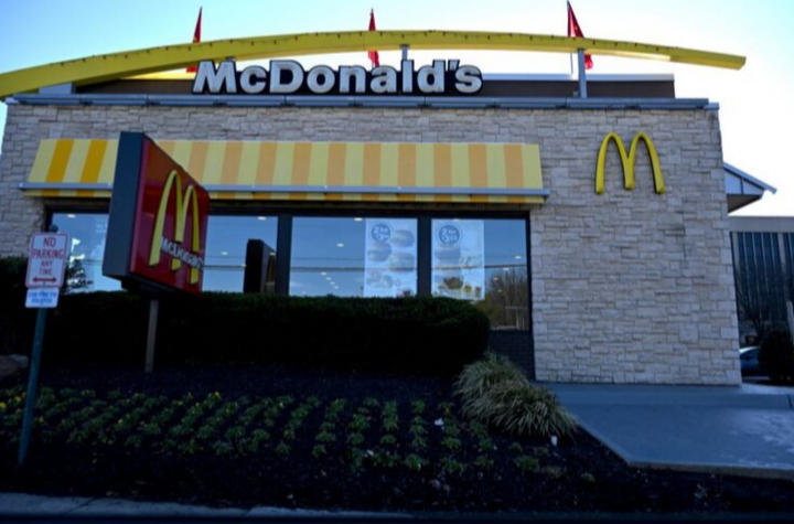 Lebih 700 bekas pekerja saman McDonald’s