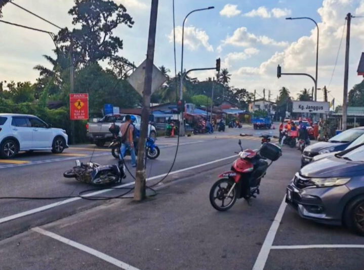 Penunggang motosikal maut leher terkena kabel komunikasi