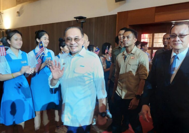 Kuasai bahasa Inggeris, Cina untuk tawan ekonomi dunia – PM