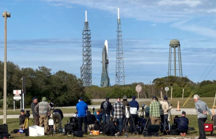 Roket gergasi Blue Origin berlepas ke angkasa, hari ini