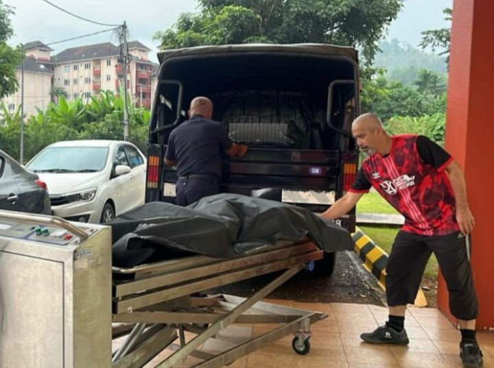 Lelaki rentung kereta dipandu terbakar