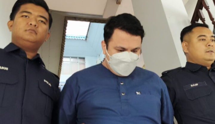 Guru didakwa cabul dua pelajar lelaki