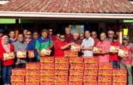 Dr. Yusof dan Matbali adakan walkabout Tahun Baharu Cina di Pekan Sipitang