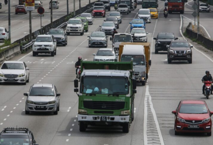 Kenderaan barangan dilarang berada di jalan raya sempena Tahun Baru Cina