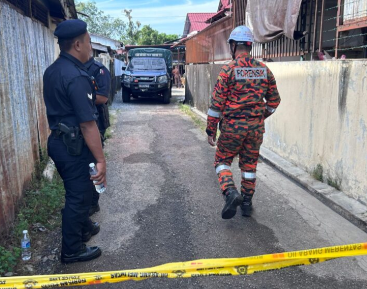 Dua lelaki rentung terperangkap dalam rumah terbakar