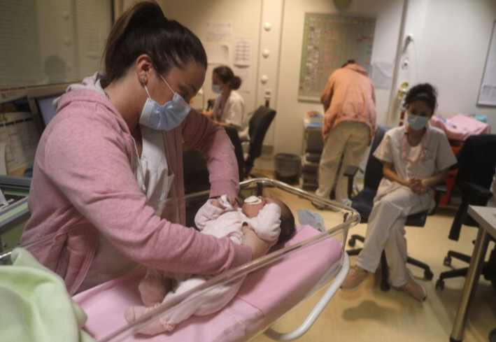 Parti Demokrat saman Trump, mahu mansuhkan hak kanak-kanak lahir di AS