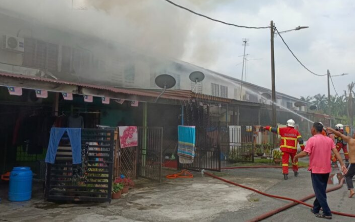 Remaja melecur, empat rumah teres terbakar
