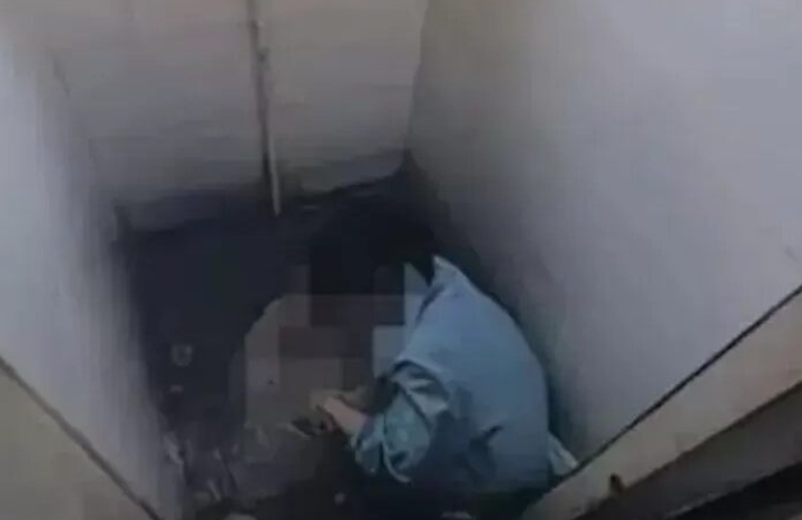 Syarikat ‘sembunyi’ kamera intip pekerja dalam tandas