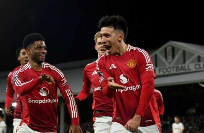 Jaringan Martinez selamatkan United