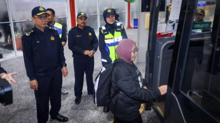 201 ulat teksi KLIA ‘cekik’ pelancong asing tumpas