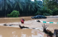 Bomba selamatkan 4 sekeluarga terperangkap dalam kereta di K'batangan