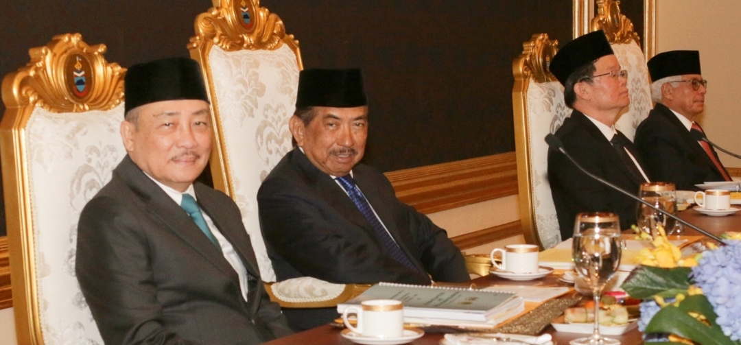 Hajiji iringi Tun Musa hadiri Mesyuarat Majlis Raja-Raja