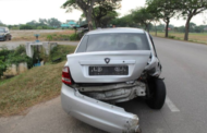 Warga emas maut, kereta dirempuh ketika keluar dari kenderaan
