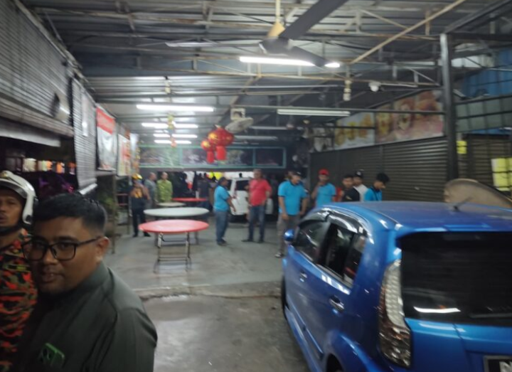 Pemandu dipercayai sawan rempuh kedai nasi lemak